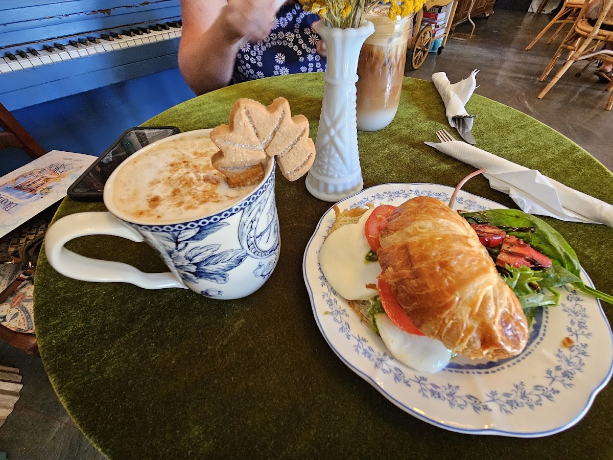 Blooming Floral Cafe